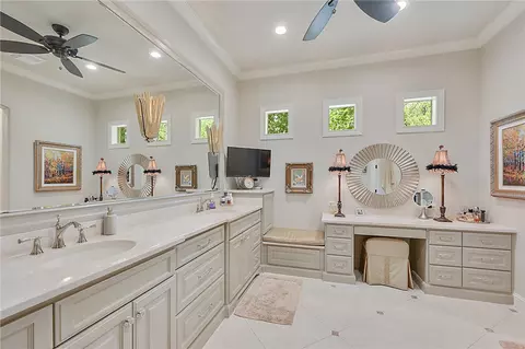 Bath - 5205 Bourrone Ct, Bryan, TX 77802 photo 3 of 4