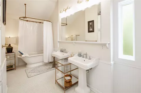 Bath - 301 Hensel Ave, Bryan, TX 77801 photo 3 of 6