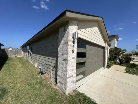 910 Kickapoo Ln, College Station, TX 77845 photo 3