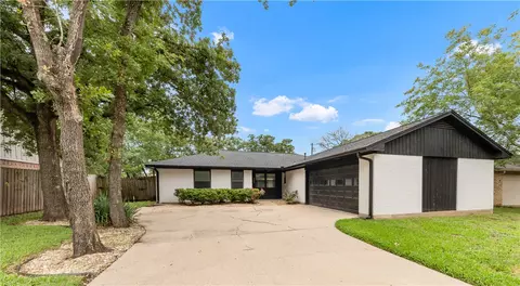 2904 Adrienne Dr, College Station, TX 77845