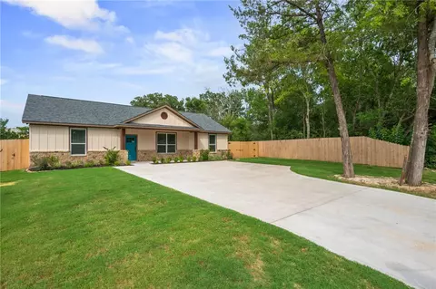 1410 Rochester St, Bryan, TX 77803