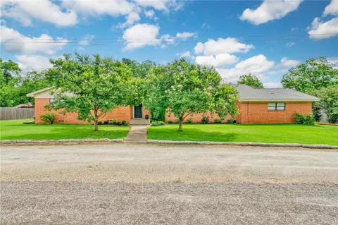 801 N Center St, Franklin, TX 77856