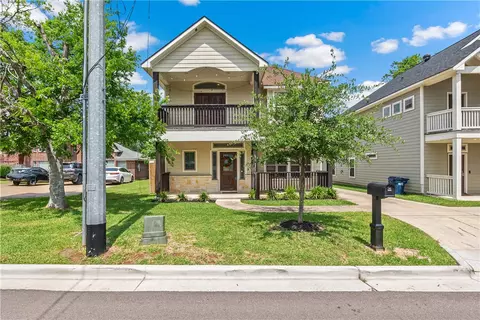 1611 Park Pl, College Station, TX 77840