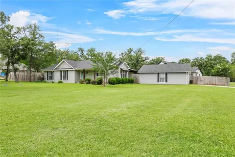 6866 Wooded Dr, College Station, TX 77845