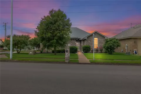 3401 Broadmoor Dr, Bryan, TX 77802