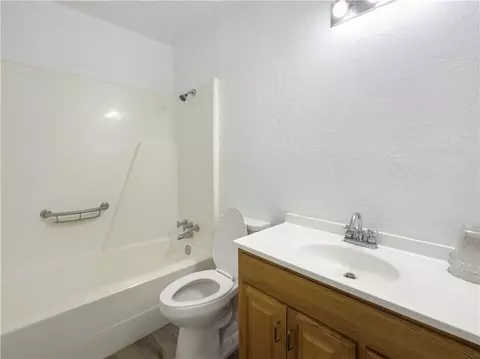 Bath - 3234 Red Robin Loop, Bryan, TX 77802 photo 2 of 2