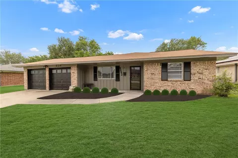 3802 Tanglewood Dr, Bryan, TX 77802