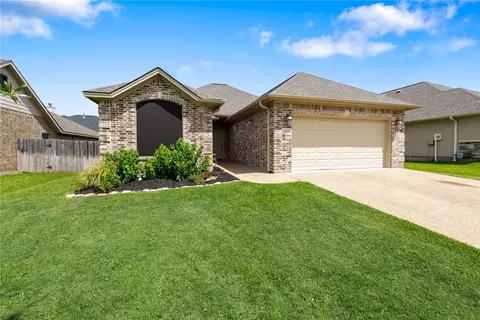 3048 Peterson Cir, Bryan, TX 77802
