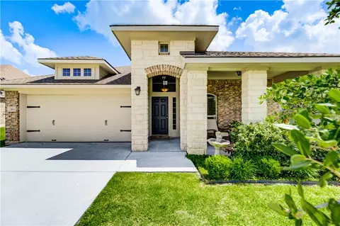 7411 Masters Dr, Navasota, TX 77868