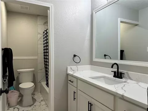 Bath - 1906 Calvert Cir, Bryan, TX 77803 photo 1 of 3