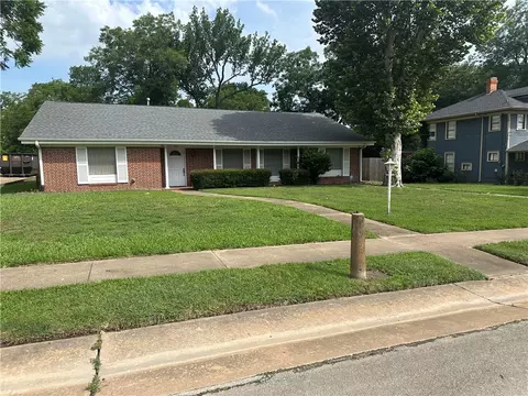 604 W Buck St, Caldwell, TX 77836