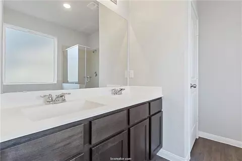Bath - 5769 Paseo Pl, Bryan, TX 77807 photo 1 of 3