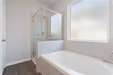 Bath - 5769 Paseo Pl, Bryan, TX 77807 photo 2 of 3