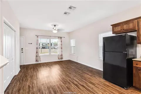 Living - 2108 Cavitt, Bryan, TX 77801 photo 4 of 4
