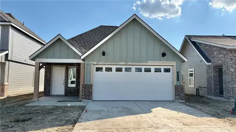 877 Kickapoo Ln, College Station, TX 77845