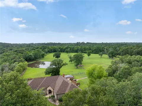 533 Meadow Creek Rd, Bellville, TX 77418