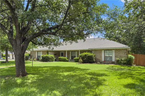 701 Roberta Ct, Bryan, TX 77802 photo 2