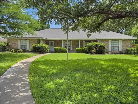 701 Roberta Ct, Bryan, TX 77802