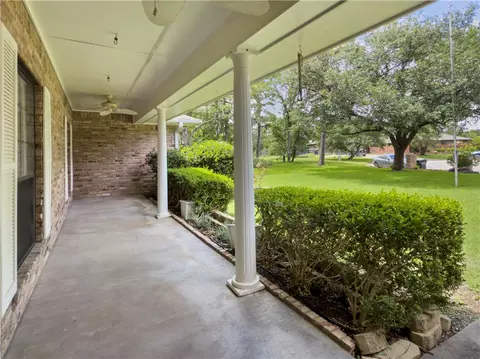 701 Roberta Ct, Bryan, TX 77802 photo 3