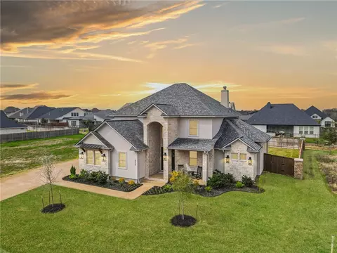 4819 Crystal Ridge Ct, College Station, TX 77845