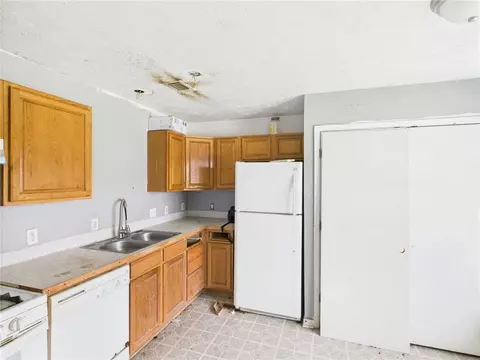 304 Mesa Dr, Bryan, TX 77802 photo 3