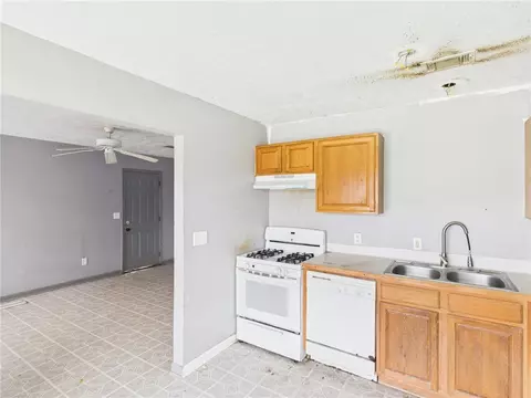 304 Mesa Dr, Bryan, TX 77802 photo 2