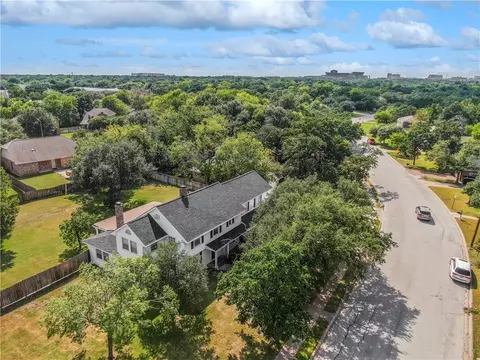 1712 Glade St, College Station, TX 77840