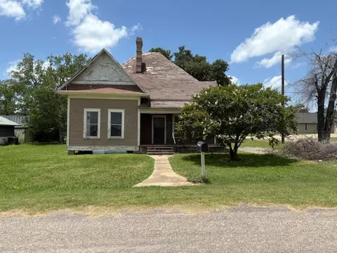 125 N 3rd St NE, Normangee, TX 77871