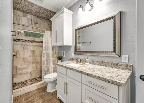 Bath - 2102 Cary Cir, Bryan, TX 77803 photo 3 of 4