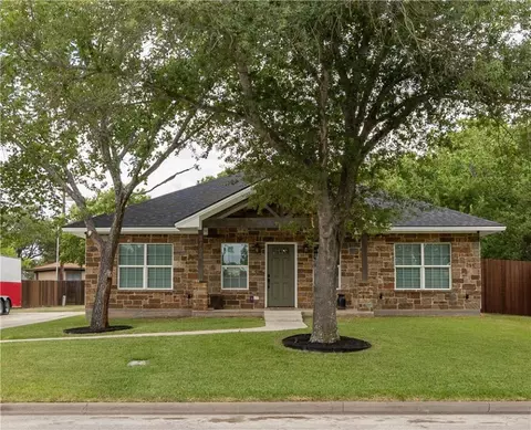 2102 Cary Cir, Bryan, TX 77803