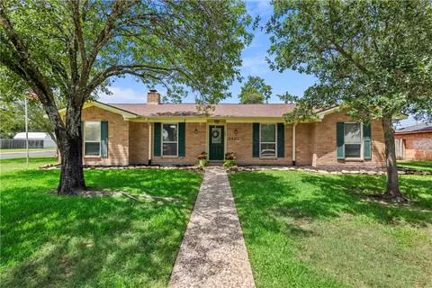 2401 Hillside Dr, Bryan, TX 77802