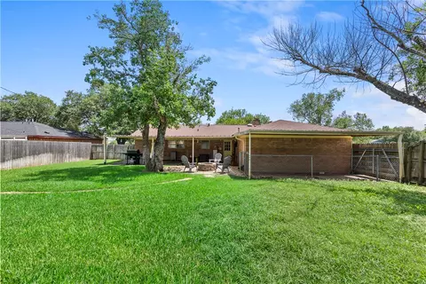 2401 Hillside Dr, Bryan, TX 77802 photo 28