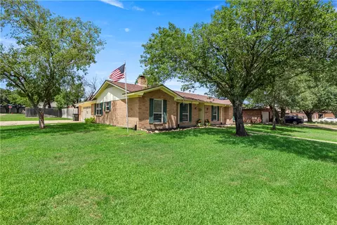 2401 Hillside Dr, Bryan, TX 77802 photo 2