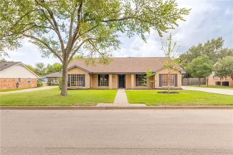 3614 Oak Ridge Dr, Bryan, TX 77802