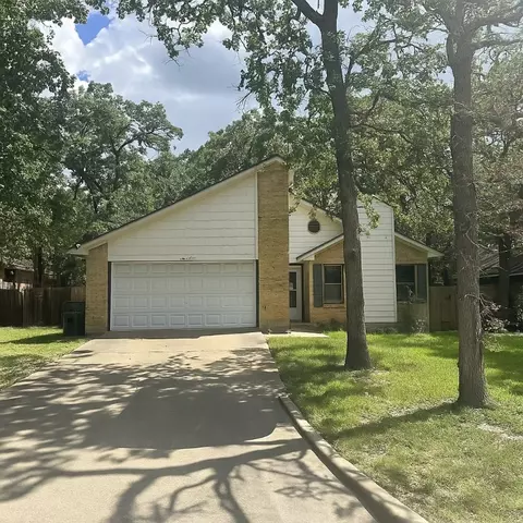 2106 Labrisa Dr, Bryan, TX 77807
