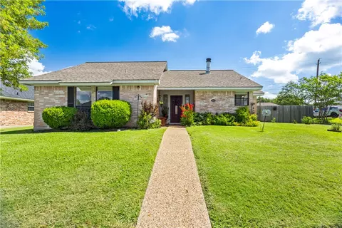 4521 Pembrook Ln, Bryan, TX 77802