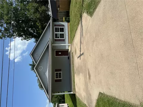 1113 W 10th St, Hearne, TX 77859