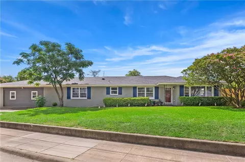 1105 San Jacinto Ln, Bryan, TX 77803