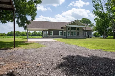 5567 Fm 50, Hearne, TX 77859