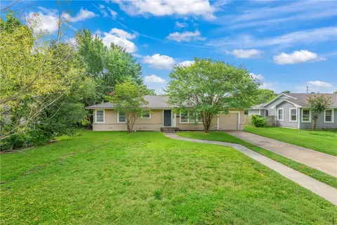 1103 Edgewood Dr, Bryan, TX 77802