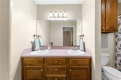 Bath - 2306 Windsor Dr, Bryan, TX 77802 photo 1 of 3