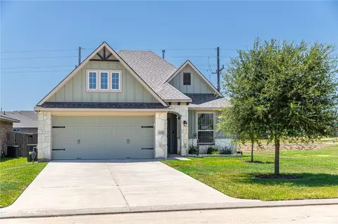 2000 Birdie Ct, Navasota, TX 77868