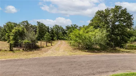 13423 Oak Dr, Iola, TX 77861 photo 4