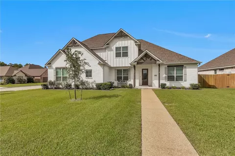 4828 Coopers Hawk Dr, College Station, TX 77845