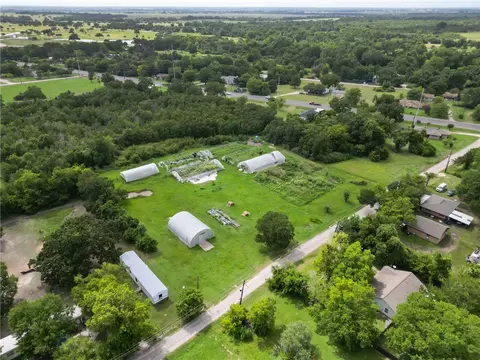 114 Clayton St, Navasota, TX 77868