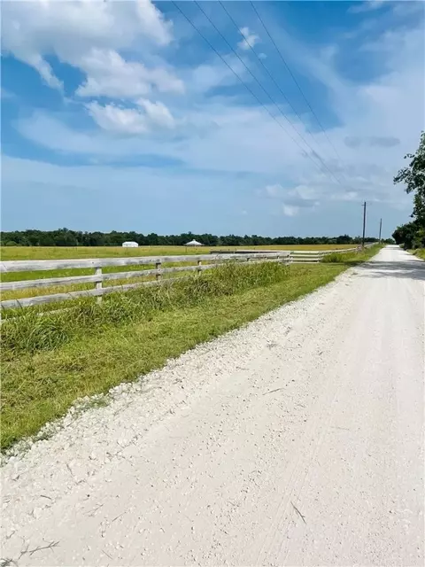 8409 S Hickory Loop, Calvert, TX 77837 photo 5