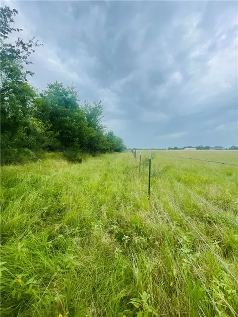 8409 S Hickory Loop, Calvert, TX 77837 photo 10