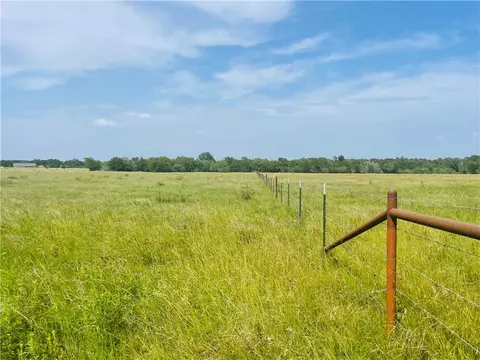 8409 S Hickory Loop, Calvert, TX 77837 photo 6
