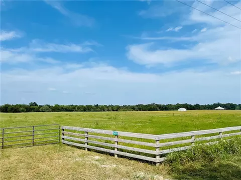 8409 S Hickory Loop, Calvert, TX 77837 photo 2