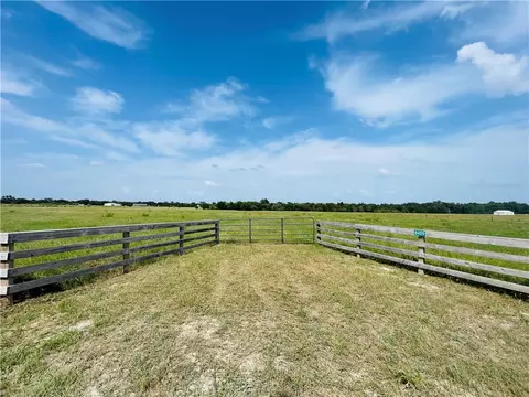 8409 S Hickory Loop, Calvert, TX 77837